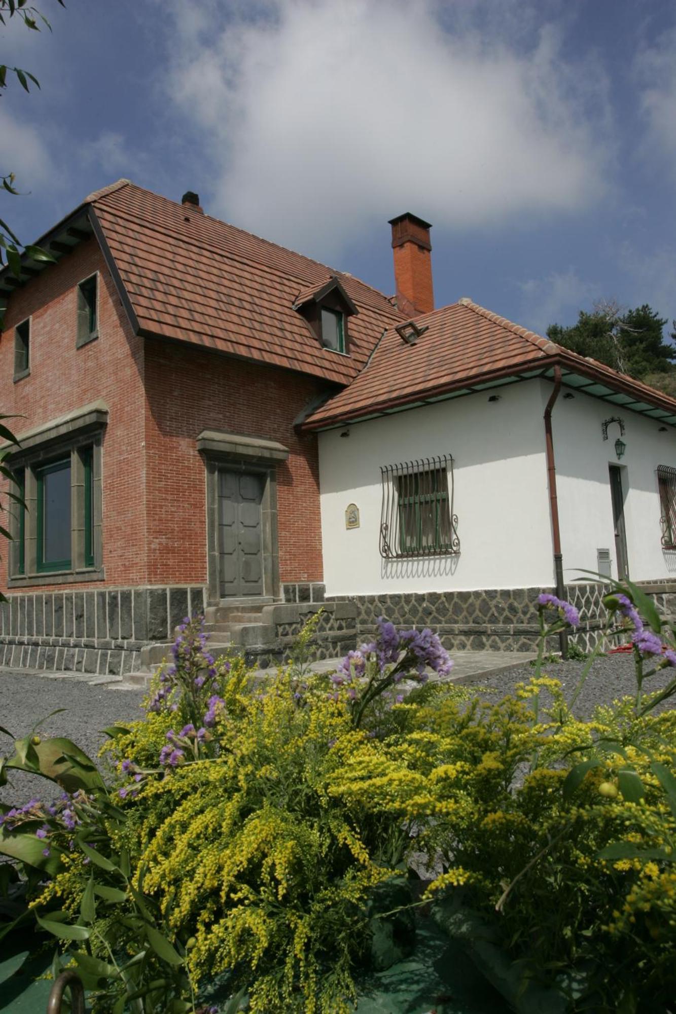 Hotel Villa Dorata Nicolosi Exterior photo